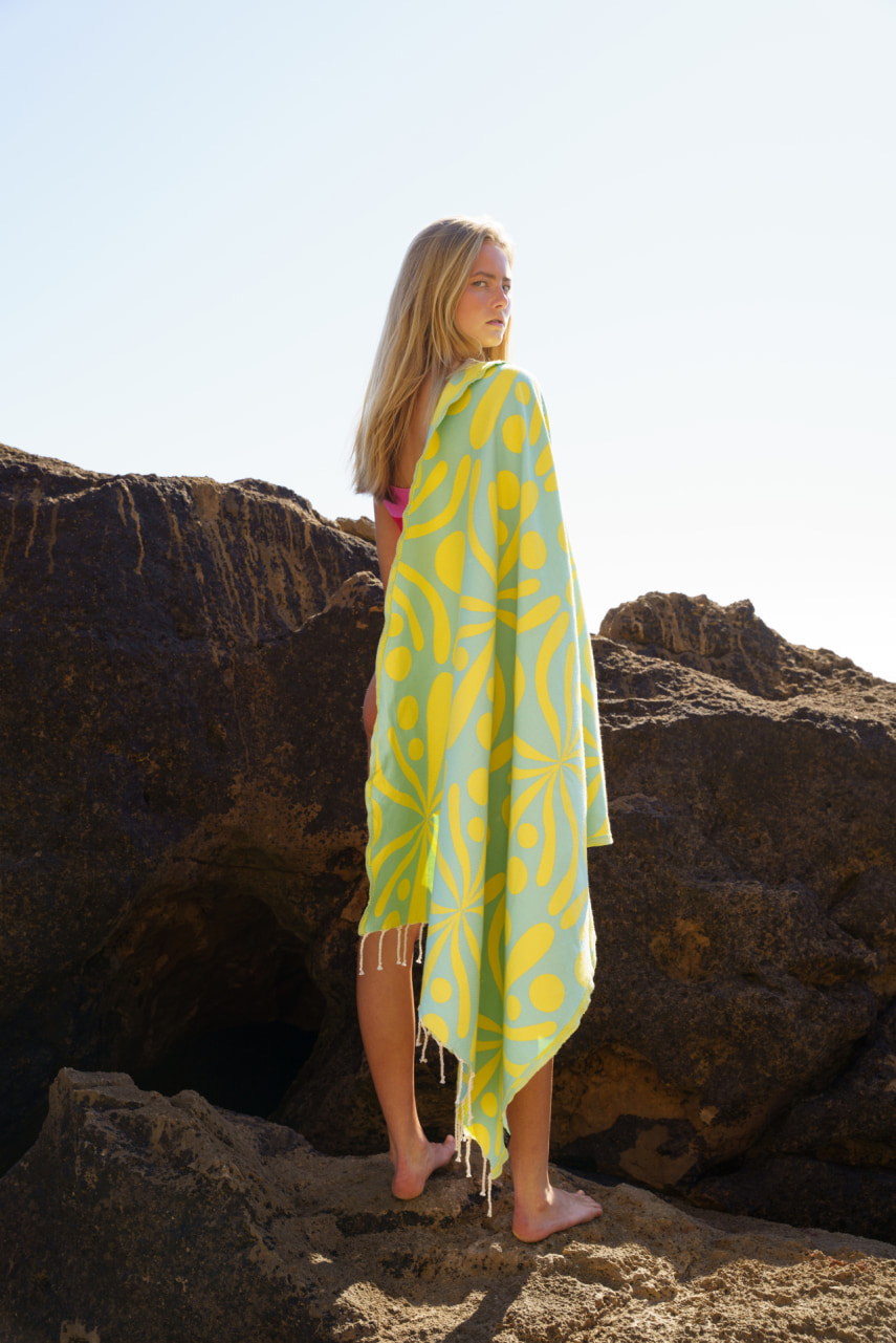 Futah - Flora Jaune et Eau Serviette de Plage (7)